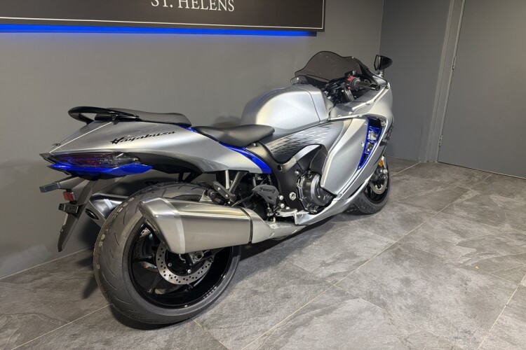 SUZUKI GSX1300R HAYABUSA