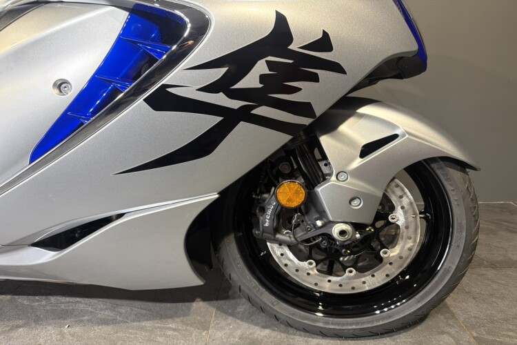 SUZUKI GSX1300R HAYABUSA