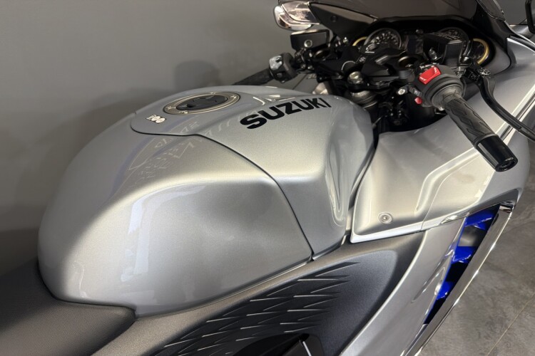 SUZUKI GSX1300R HAYABUSA