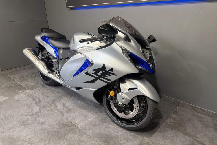SUZUKI GSX1300R HAYABUSA