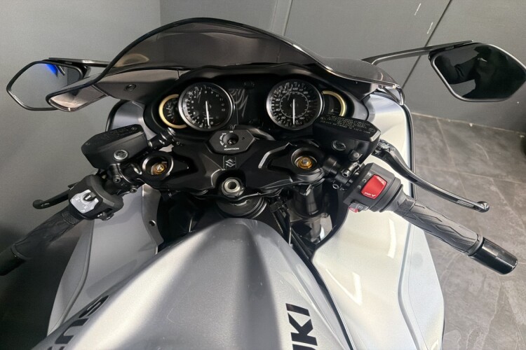 SUZUKI GSX1300R HAYABUSA