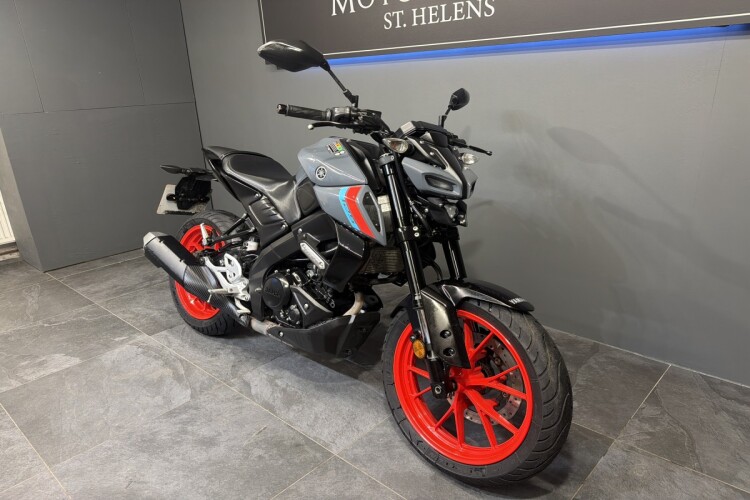 YAMAHA MT125