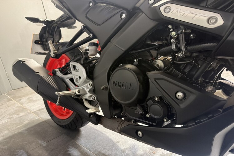 YAMAHA MT125