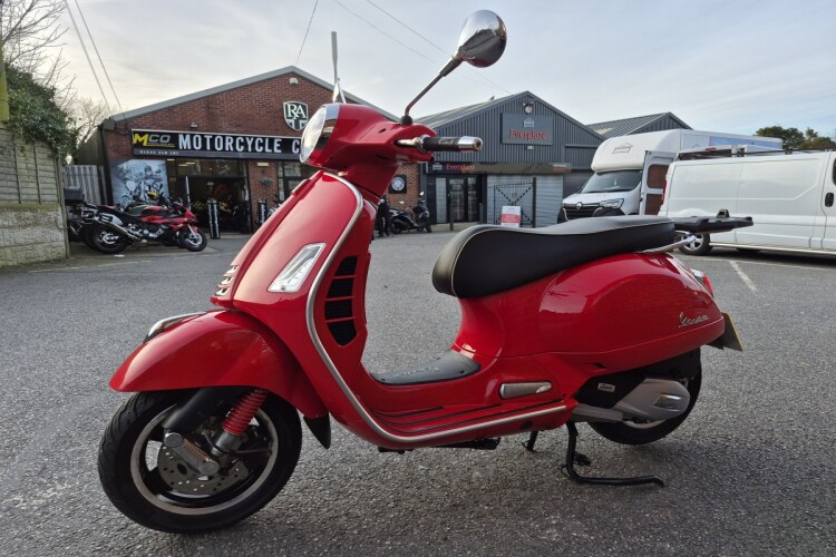 PIAGGIO VESPA GTS