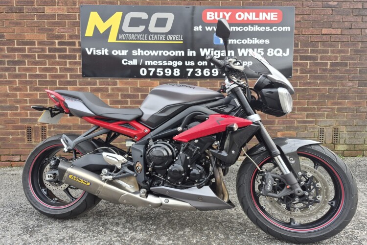 TRIUMPH STREET TRIPLE 675