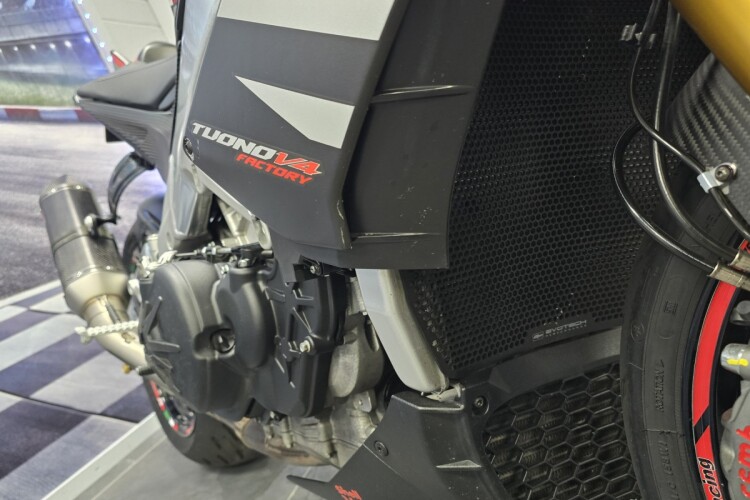 APRILIA TUONO 1100 V4