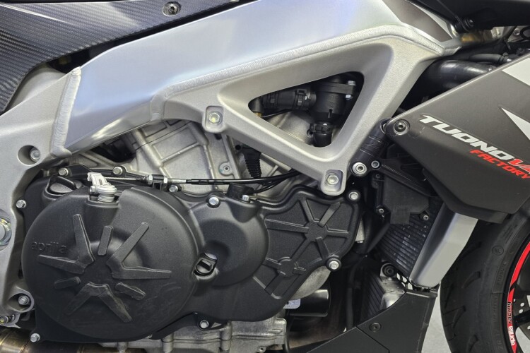 APRILIA TUONO 1100 V4