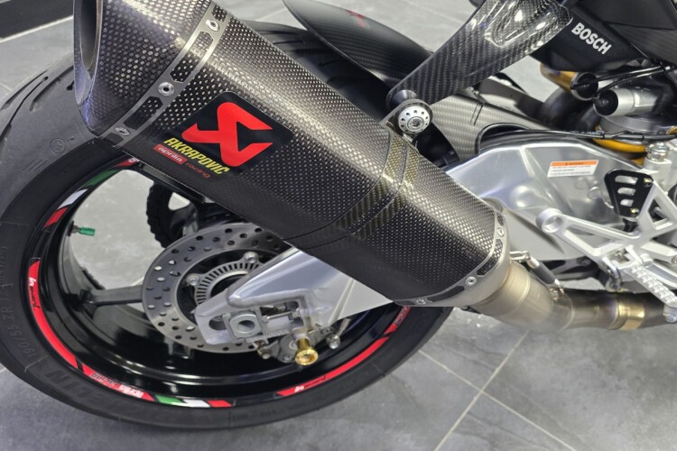 APRILIA TUONO 1100 V4