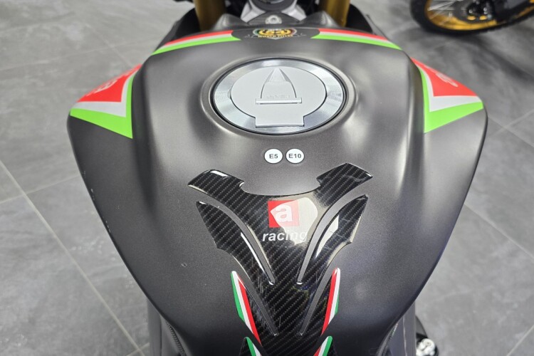 APRILIA TUONO 1100 V4