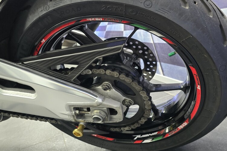 APRILIA TUONO 1100 V4