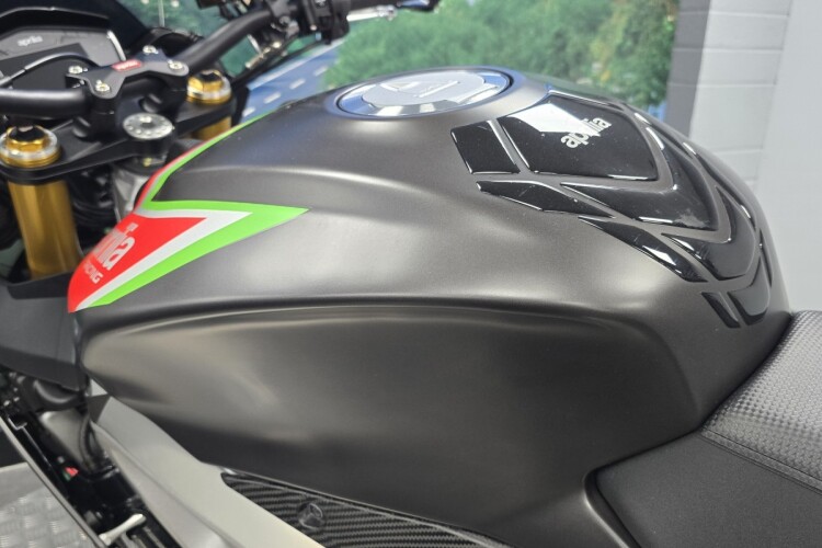 APRILIA TUONO 1100 V4