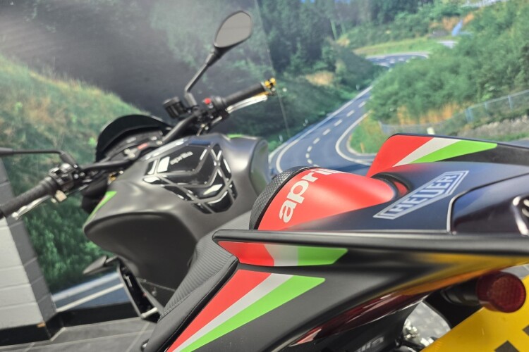 APRILIA TUONO 1100 V4