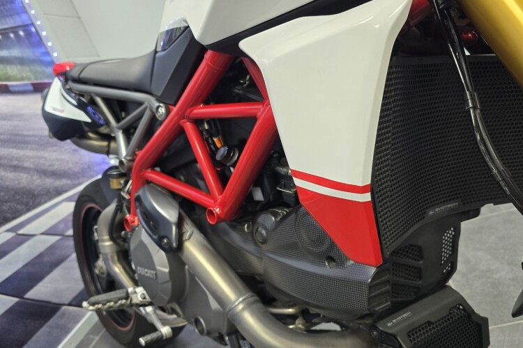 DUCATI HYPERMOTARD 950