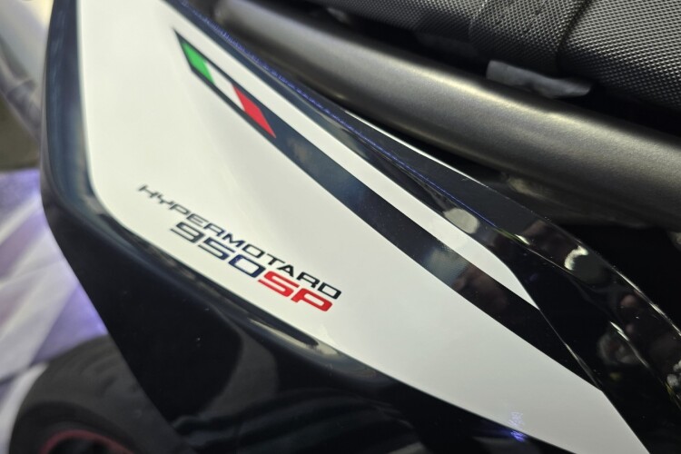 DUCATI HYPERMOTARD 950