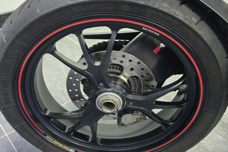 DUCATI HYPERMOTARD 950