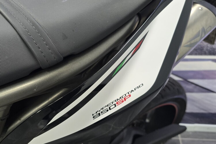 DUCATI HYPERMOTARD 950