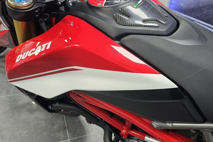 DUCATI HYPERMOTARD 950