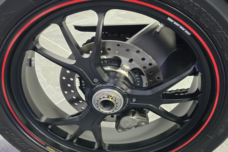 DUCATI HYPERMOTARD 950