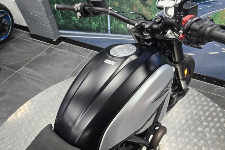 DUCATI SCRAMBLER 1100
