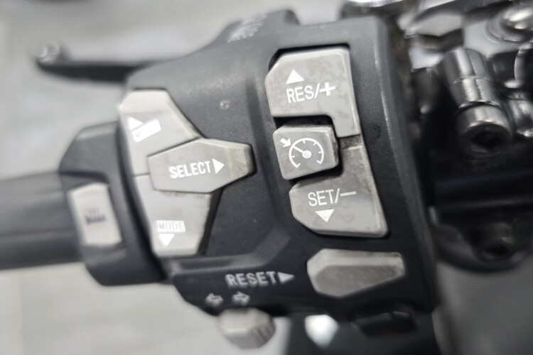 KAWASAKI NINJA 1000SX