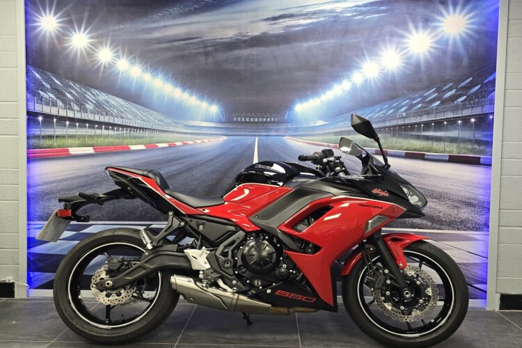 KAWASAKI NINJA 650