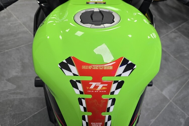 KAWASAKI NINJA ZX-4RR
