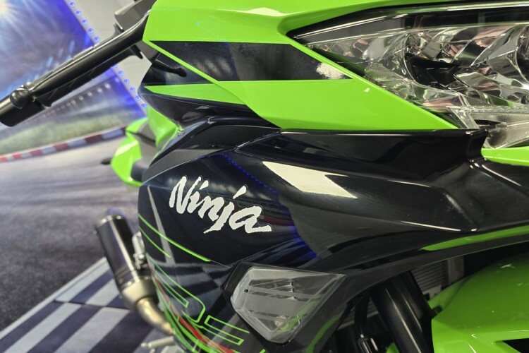 KAWASAKI NINJA ZX-4RR