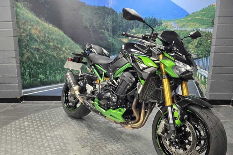 KAWASAKI Z900