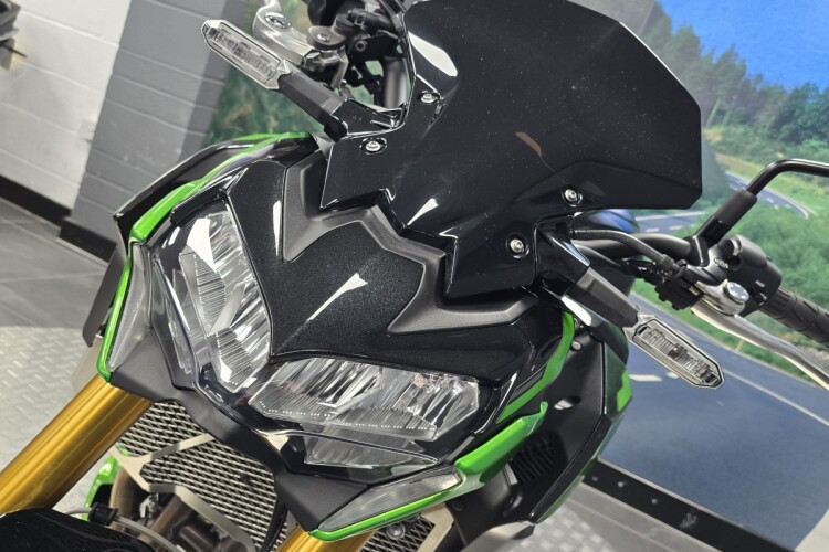 KAWASAKI Z900