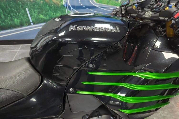 KAWASAKI ZZR1400