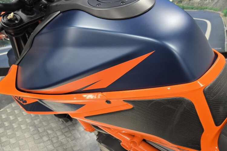 KTM 1290 SUPER DUKE R