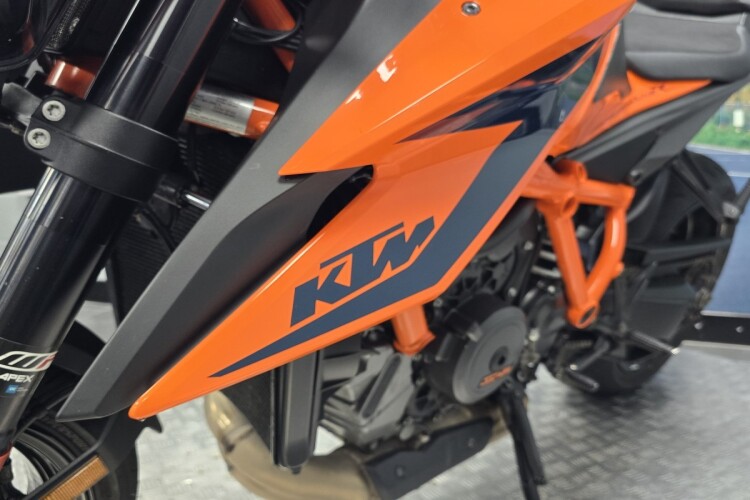 KTM 1290 SUPER DUKE R