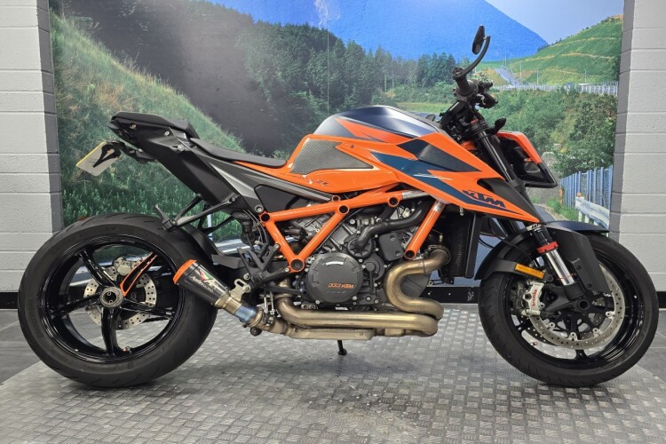 KTM 1290 SUPER DUKE R