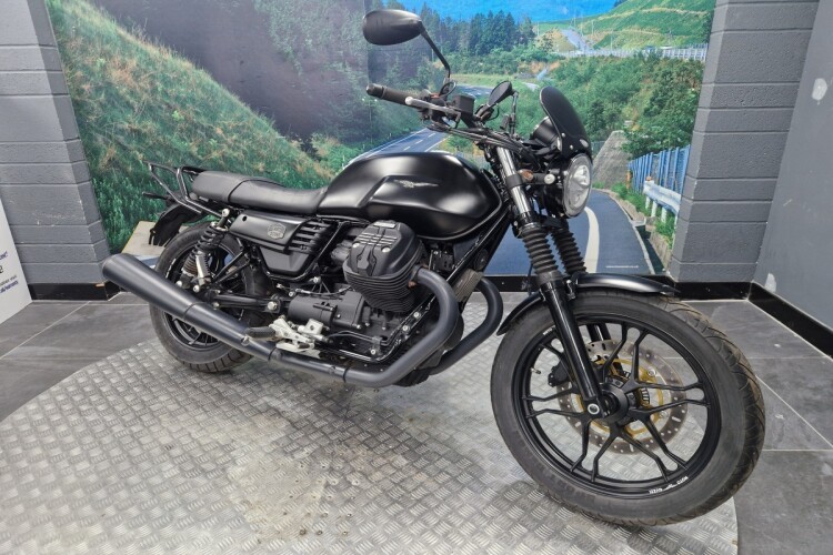 MOTO GUZZI V7