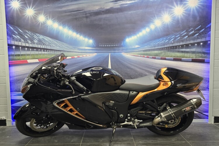 SUZUKI GSX1300R HAYABUSA