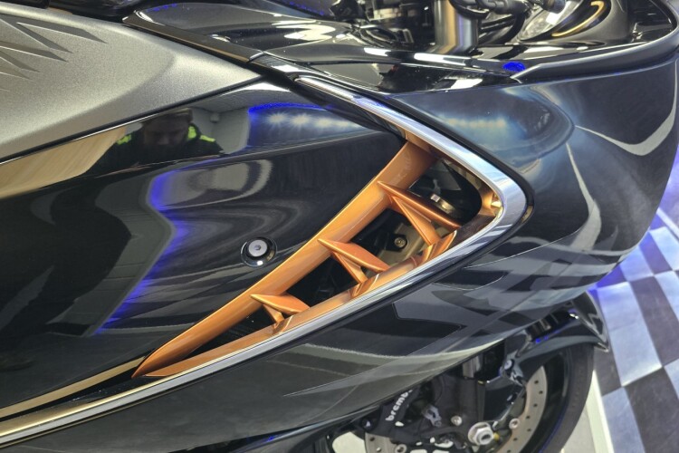 SUZUKI GSX1300R HAYABUSA