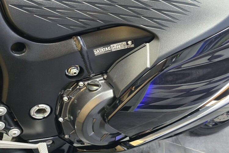 SUZUKI GSX1300R HAYABUSA