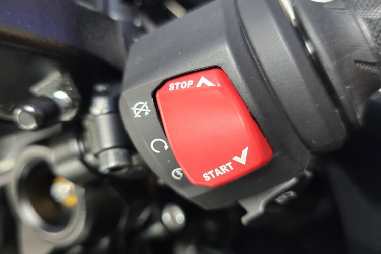 SUZUKI GSX1300R HAYABUSA