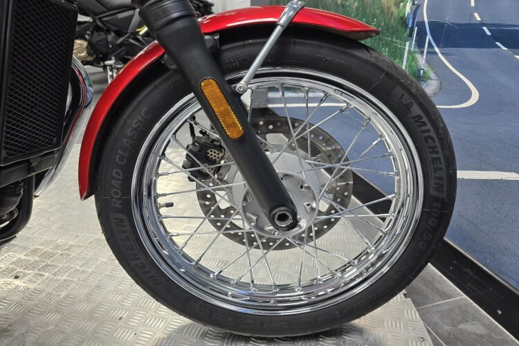 TRIUMPH BONNEVILLE T100