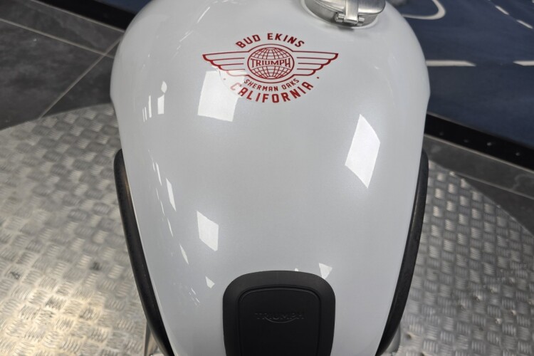 TRIUMPH BONNEVILLE T100