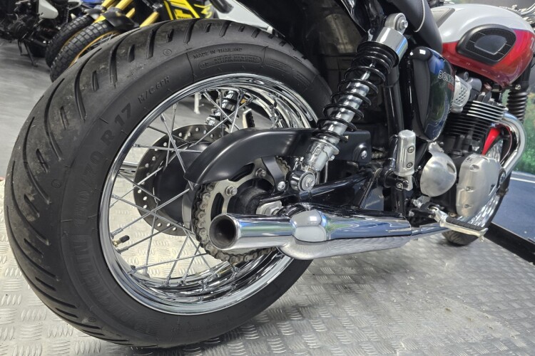 TRIUMPH BONNEVILLE T100