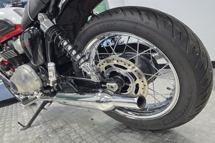 TRIUMPH BONNEVILLE T100