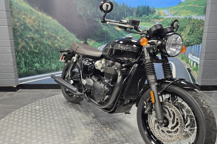 TRIUMPH BONNEVILLE T120