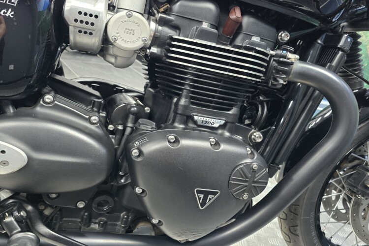 TRIUMPH BONNEVILLE T120