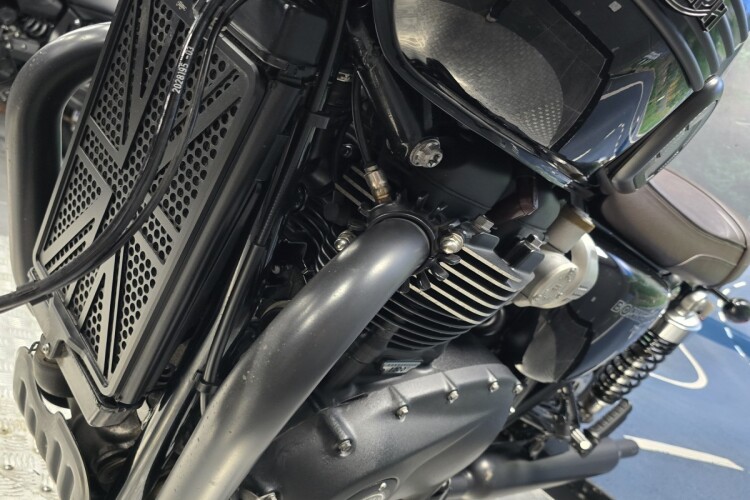 TRIUMPH BONNEVILLE T120