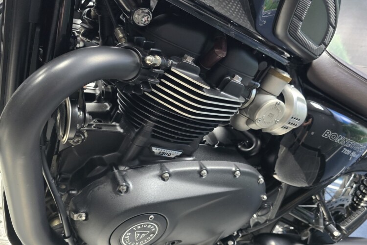 TRIUMPH BONNEVILLE T120