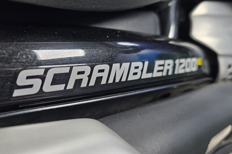 TRIUMPH SCRAMBLER 1200