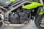 TRIUMPH SPEED TRIPLE 1050