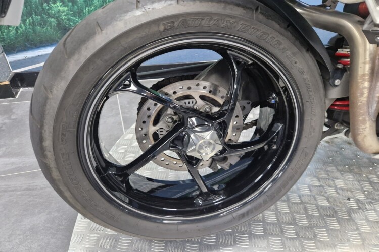 TRIUMPH SPEED TRIPLE 1050