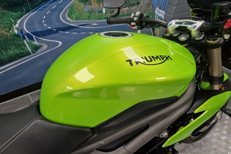 TRIUMPH SPEED TRIPLE 1050